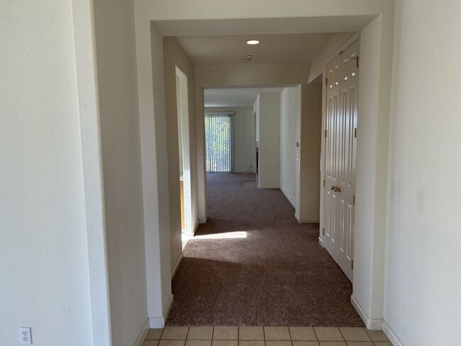 Building Photo - Gorgeous 3 Bedroom, 2 Bath Home in America...
