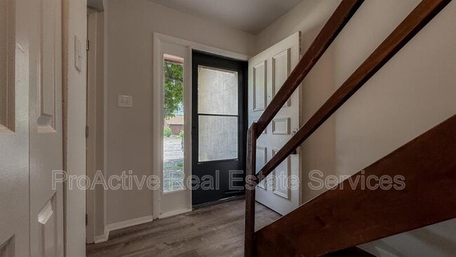 Building Photo - 1373 E Tanners Creek Dr