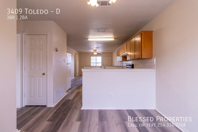 Building Photo - 3409 Toledo-D