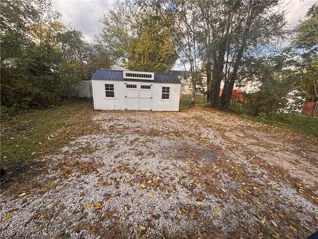 Building Photo - 1453 Woodbirch Ave