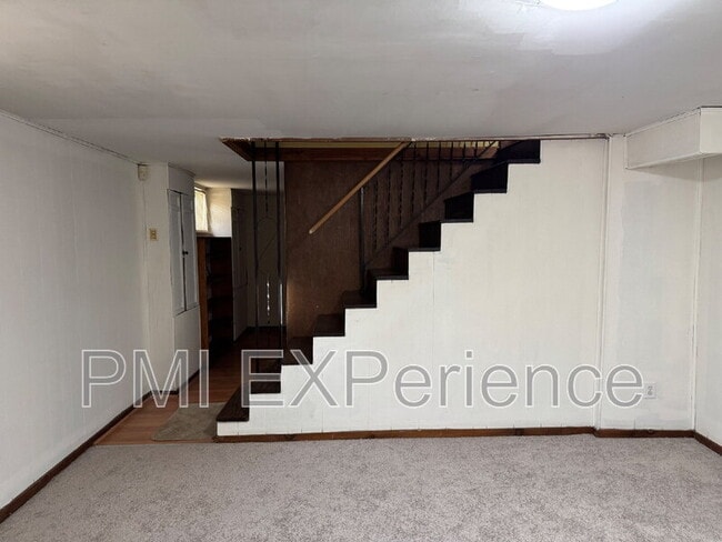 Building Photo - 2204 Ramblewood Dr