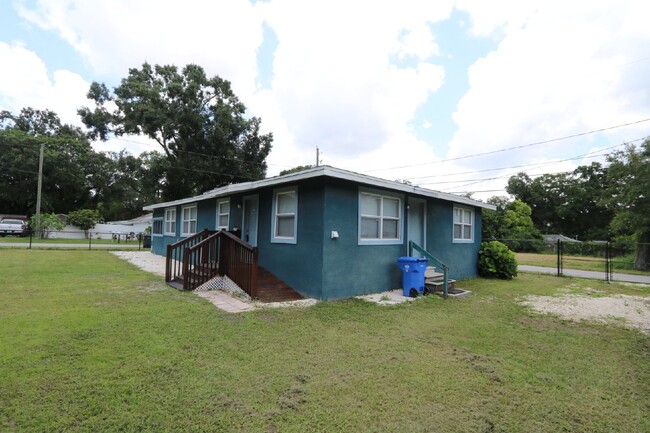 Building Photo - Like new 3bed/2bath home Tampa