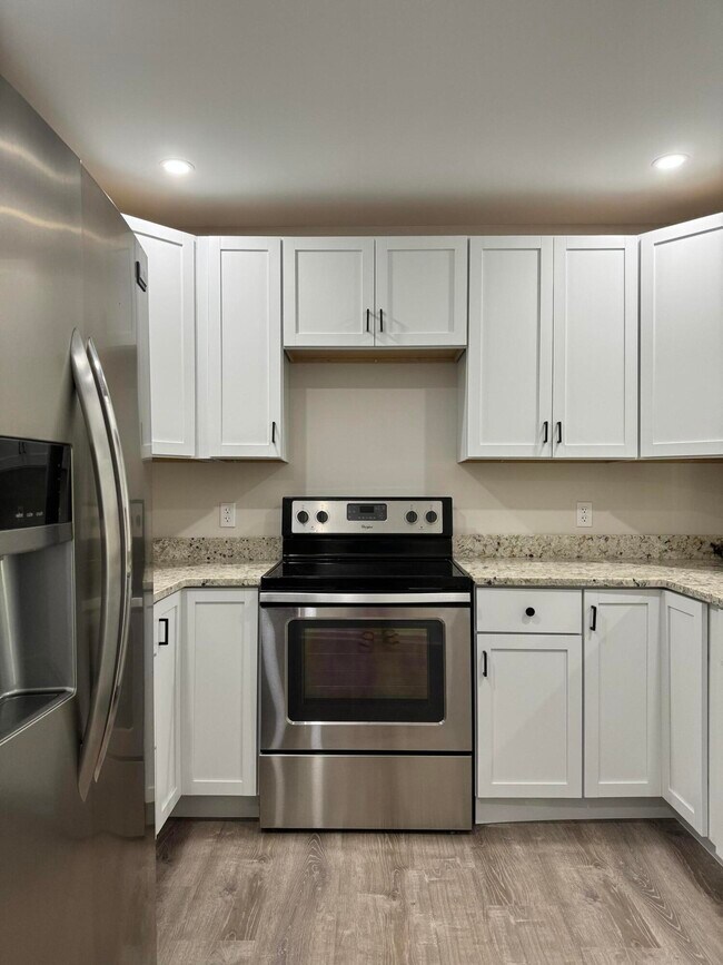 Building Photo - 404 Bainbridge Ct