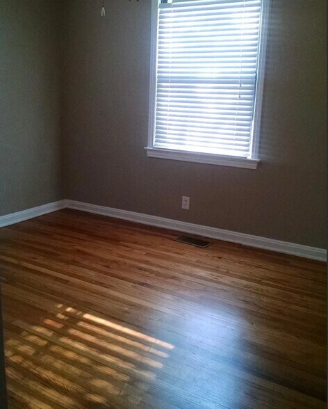 Building Photo - 1818 3rd St