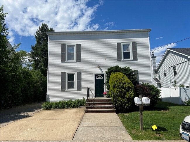 Primary Photo - 32 Walters Ave