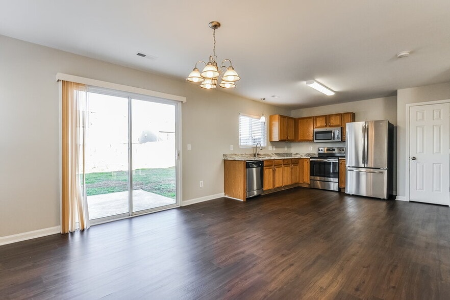 Building Photo - 6037 Ladish Ln