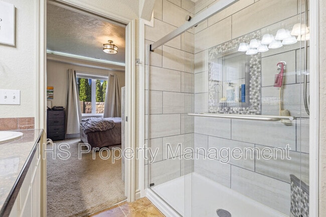 Building Photo - 9417 Vincenzo Dr