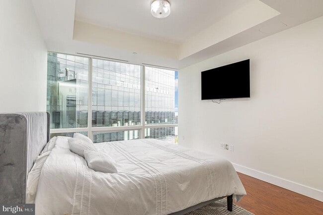 Building Photo - 300 International Drive