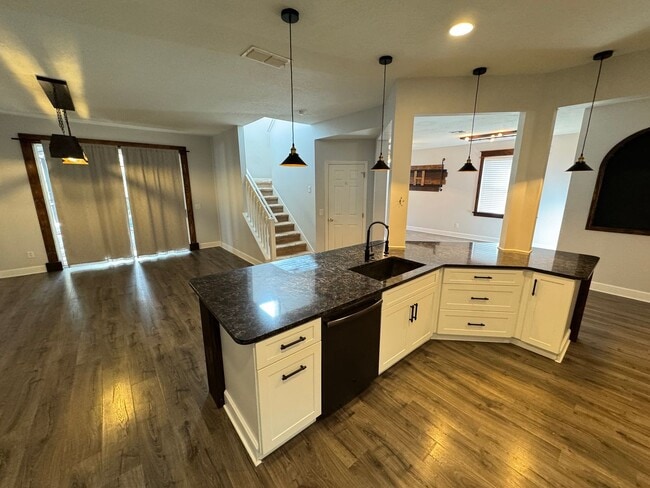 Building Photo - Spacious 4-bedroom, 3-bath POOL home in Cypress Springs! Pool Service INCLUDED!