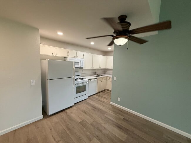 Building Photo - Beautiful Condo on the Beach - Surfside II...