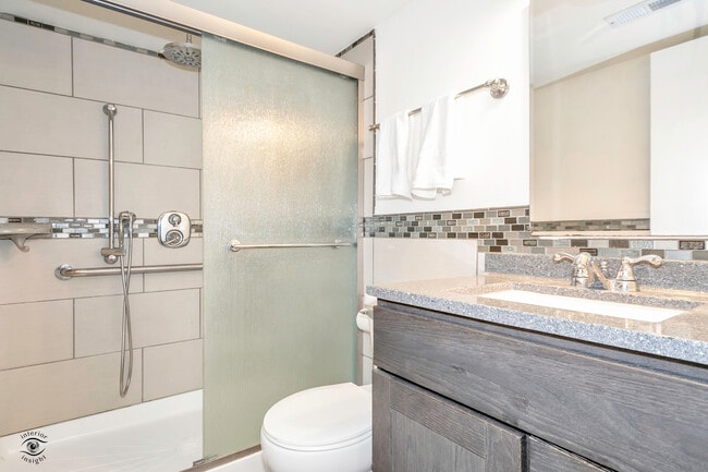 Building Photo - 14631 S Arboretum Dr