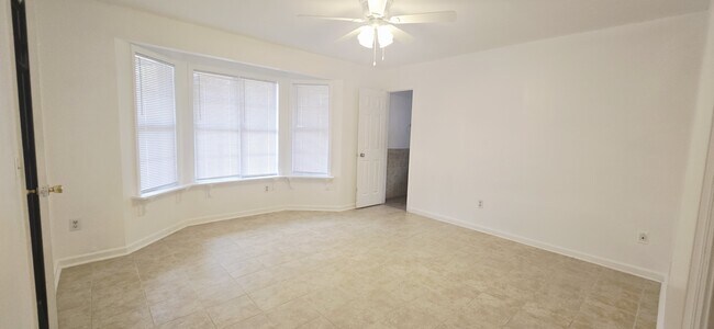 Building Photo - 1087 Desert Shield St