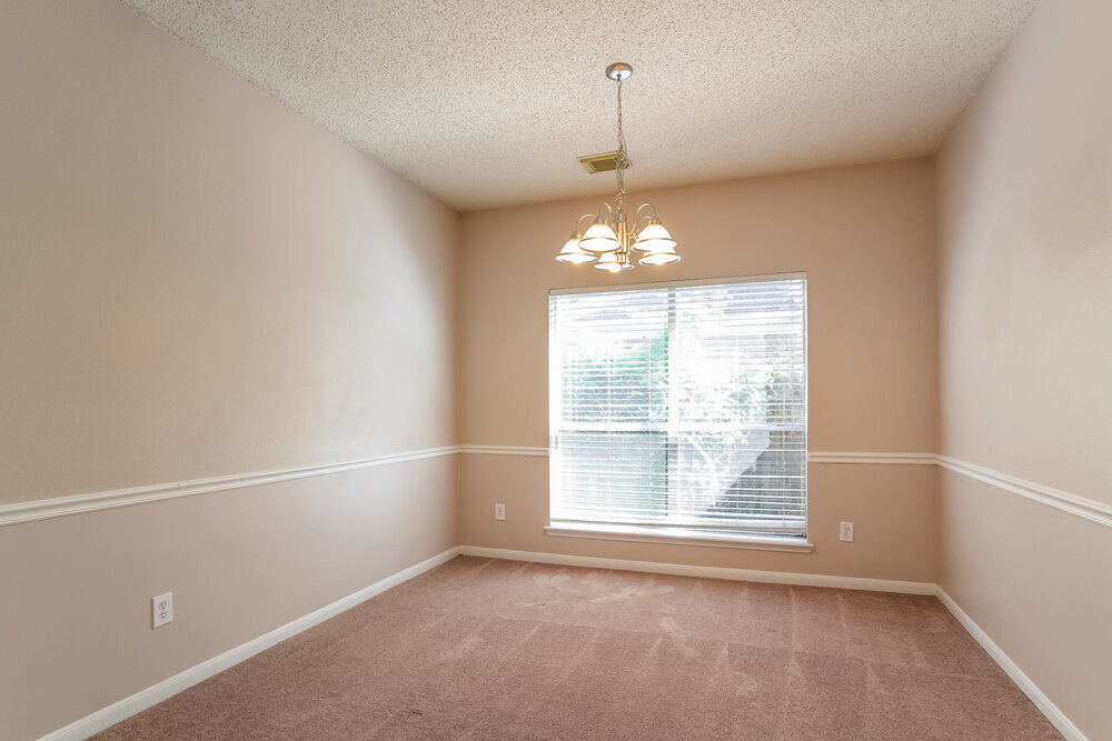 Building Photo - 7131 Maple Walk Dr