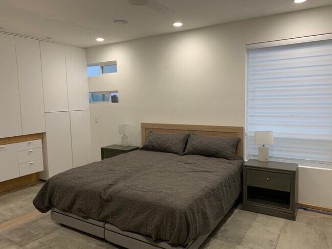 Master Suite - 438 N Stone Mountain Dr