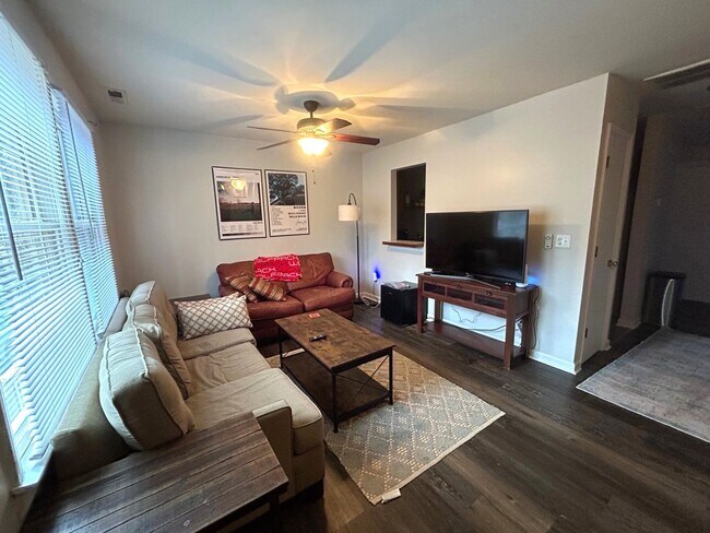 Building Photo - CARLTON1223-1227