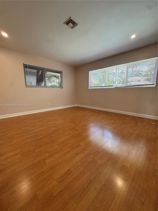 Building Photo - 1406 Polk St