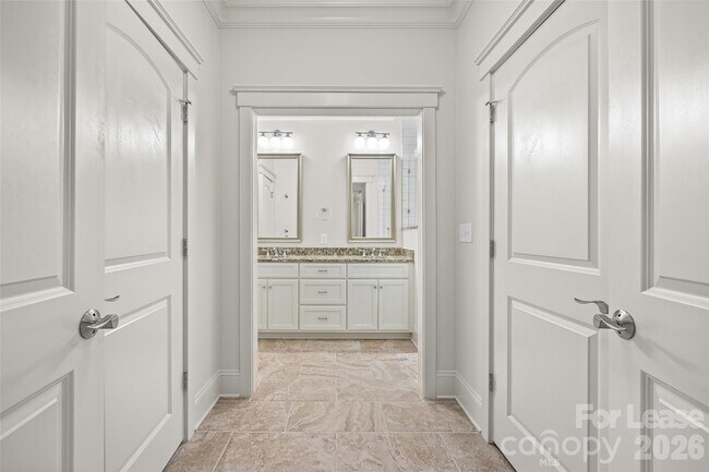 Building Photo - 706 Kingsley Way