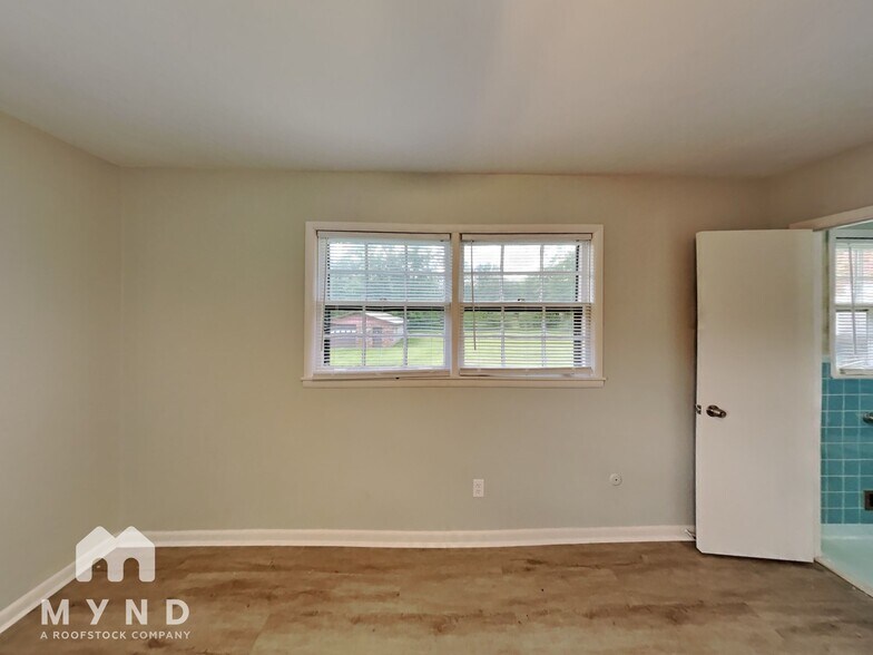 Building Photo - 916 Pine Hill Rd