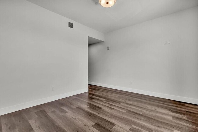 Building Photo - 185-191 Ashford Avenue Unit 12