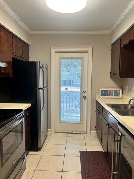 Building Photo - 415 28th Ave N