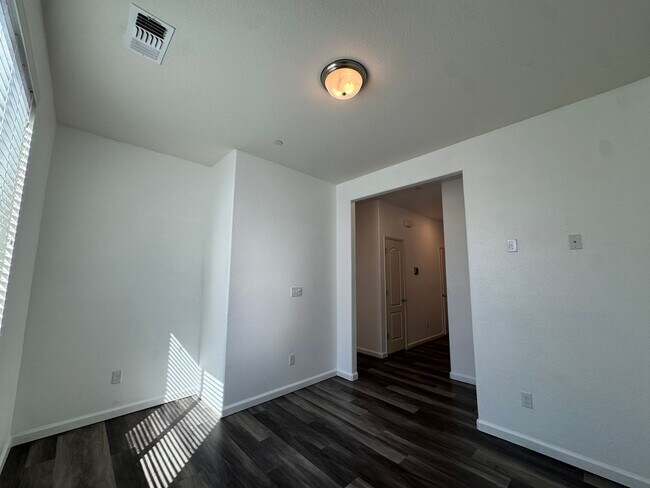 Building Photo - 2469 S Rogers Ln