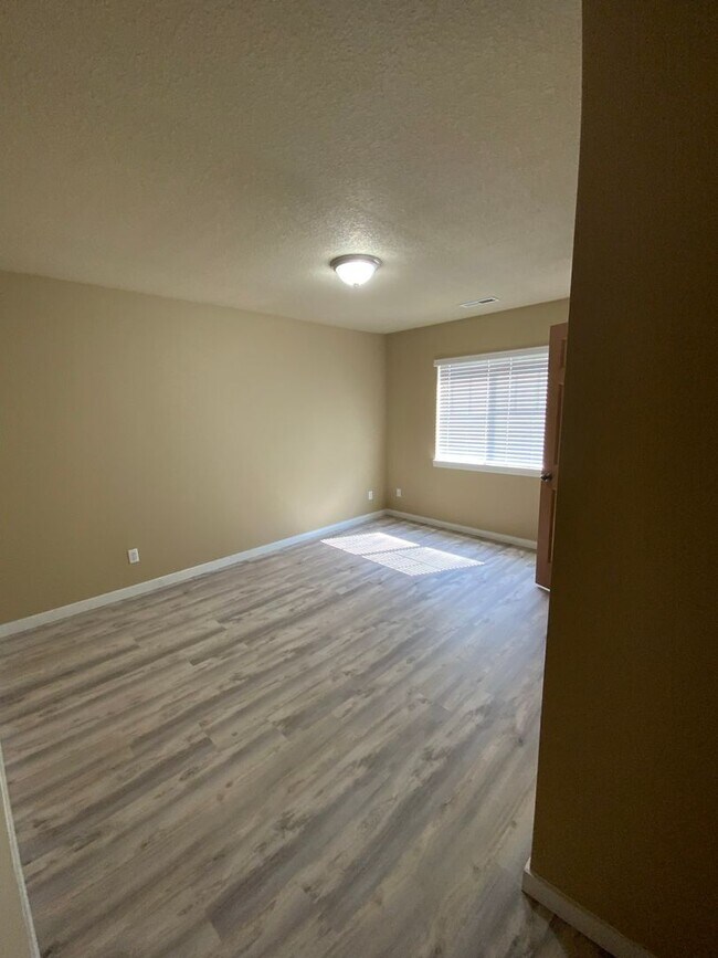 Building Photo - Holiday Move-in Special! Modern 2B, 2Ba Condo in Exclusive Gated Community!