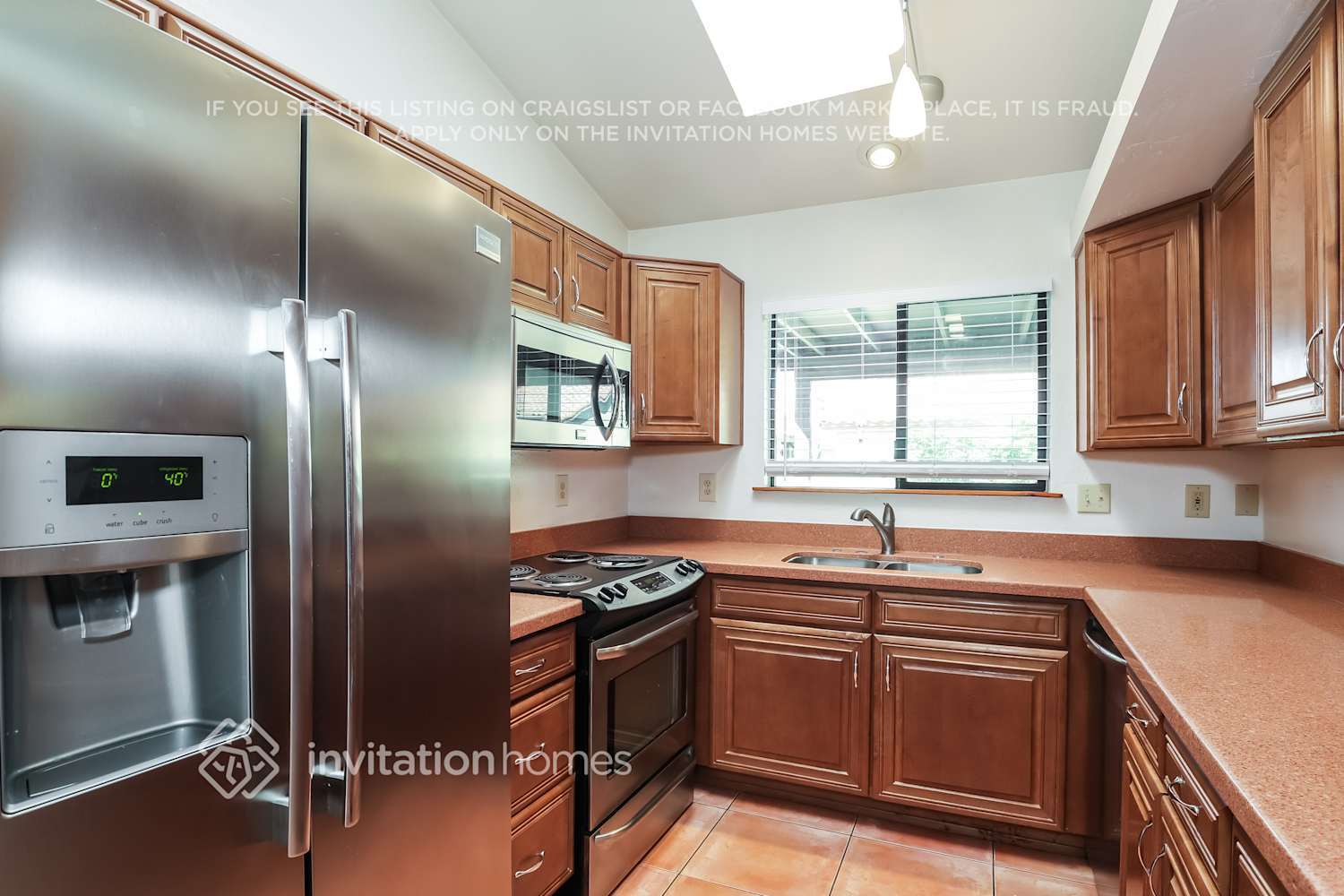 Building Photo - 2234 E Florian Ave