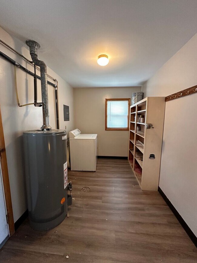 Building Photo - ZERO ENTRY! 2bed/1bath In Beatrice, NE