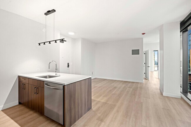 Building Photo - 1145 W Van Buren St
