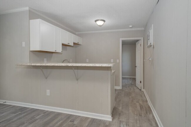 Building Photo - 916 E Raleigh Blvd