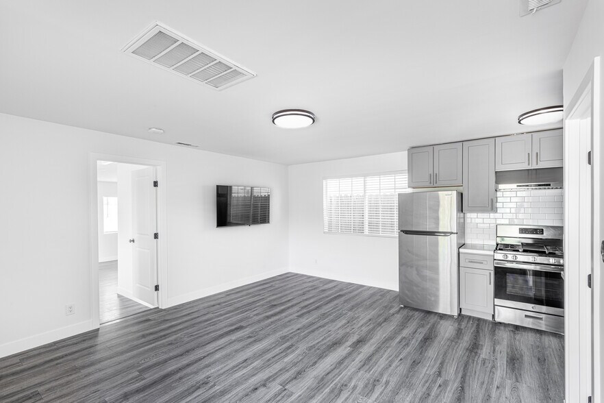 Building Photo - 8143 Hinds Ave