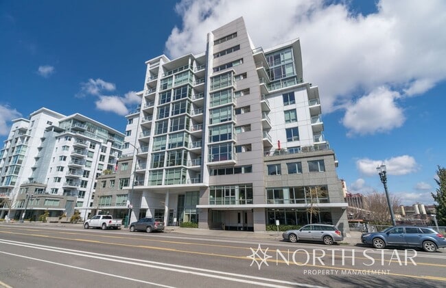 Building Photo - Pearl District Living on the Willamette River
