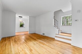 Building Photo - 947 Brintell St