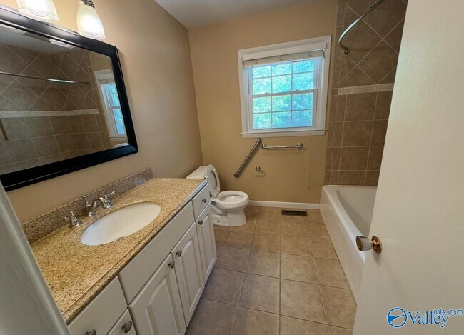 Building Photo - 10011 Strong Dr SE