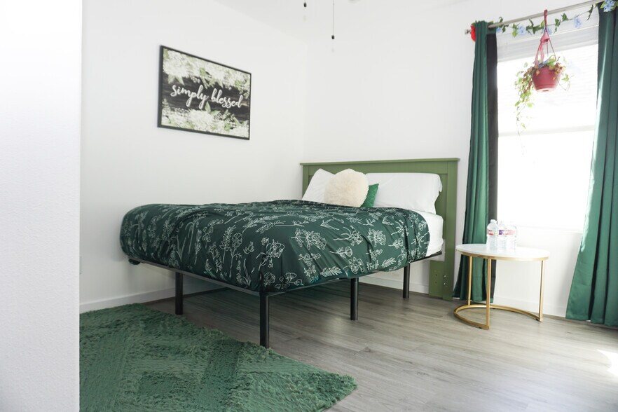 Building Photo - 8724 Peachtree St