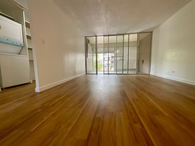 Building Photo - Convenient 2/2/1 with Lanai