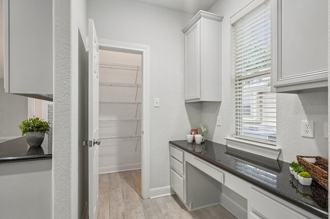 Building Photo - 90 Panterra Way