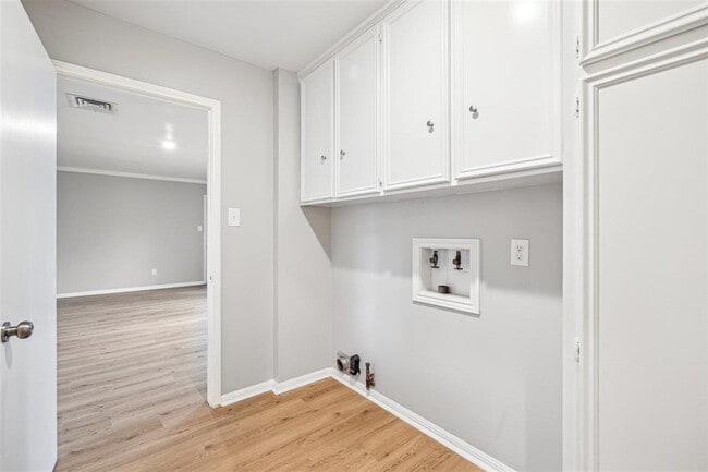 Building Photo - 1802 Corral Dr