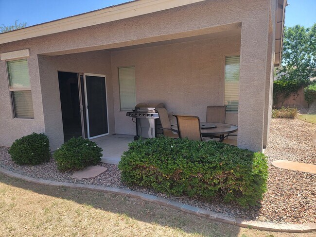 Building Photo - 3-Bedroom / 2-Bathroom Home with Attached ...