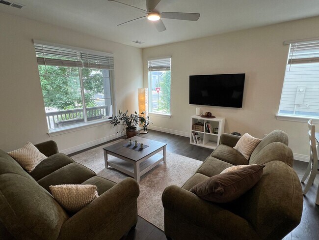 Building Photo - 2 story townhome in Registry Ridge