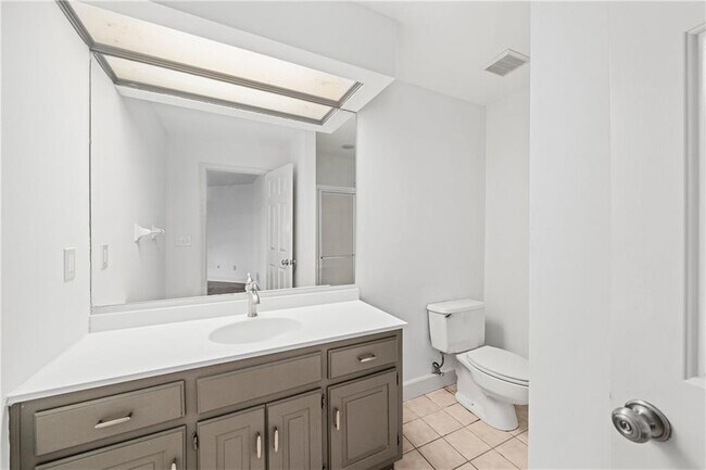 Building Photo - 135 Staghound Ct