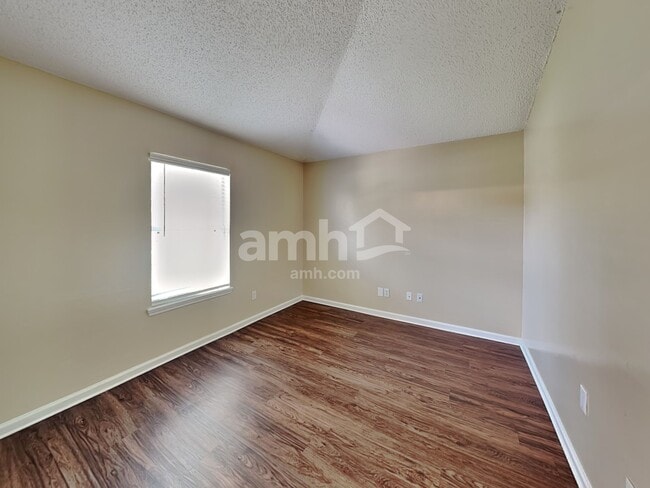 Building Photo - 3370 Westfield Dr