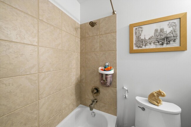 Building Photo - 520 W Huron St