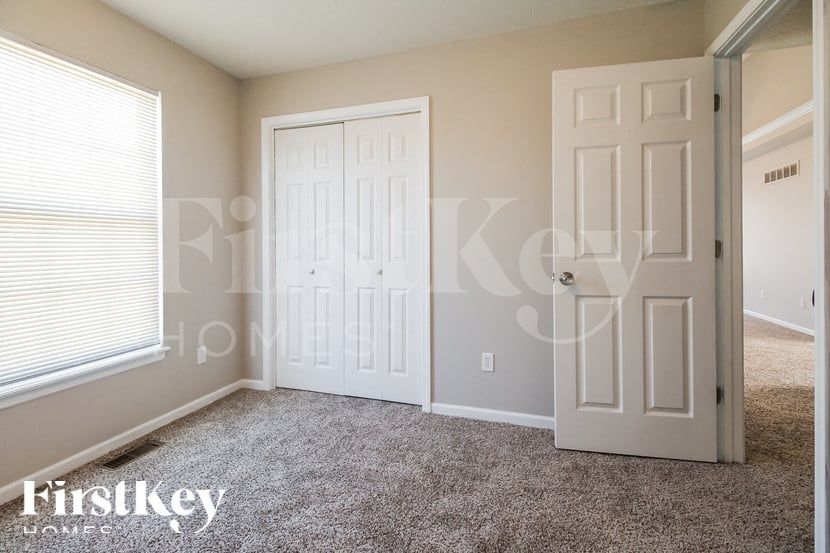 Building Photo - 713 Canter St