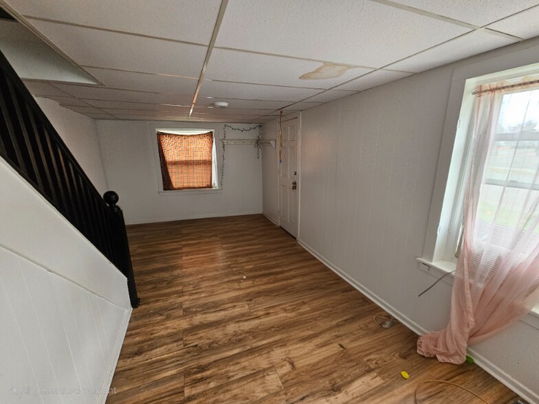 Building Photo - 1901 E Main St