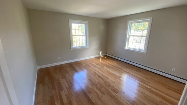 Building Photo - 312 Plaza Dr
