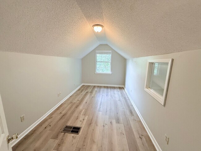 Building Photo - 1311M Access Rd