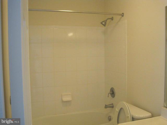 Building Photo - 7738 Valley Oak Dr
