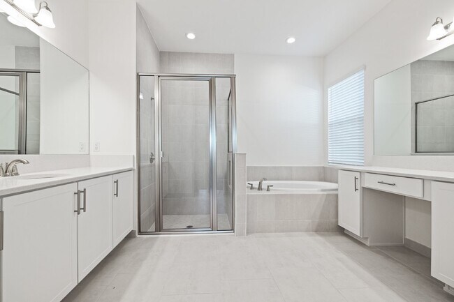 Building Photo - Luxurious gated community 5-Bedroom Rental...