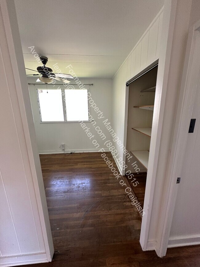 Building Photo - Charming 3-Bedroom Pet-Friendly Home with ...